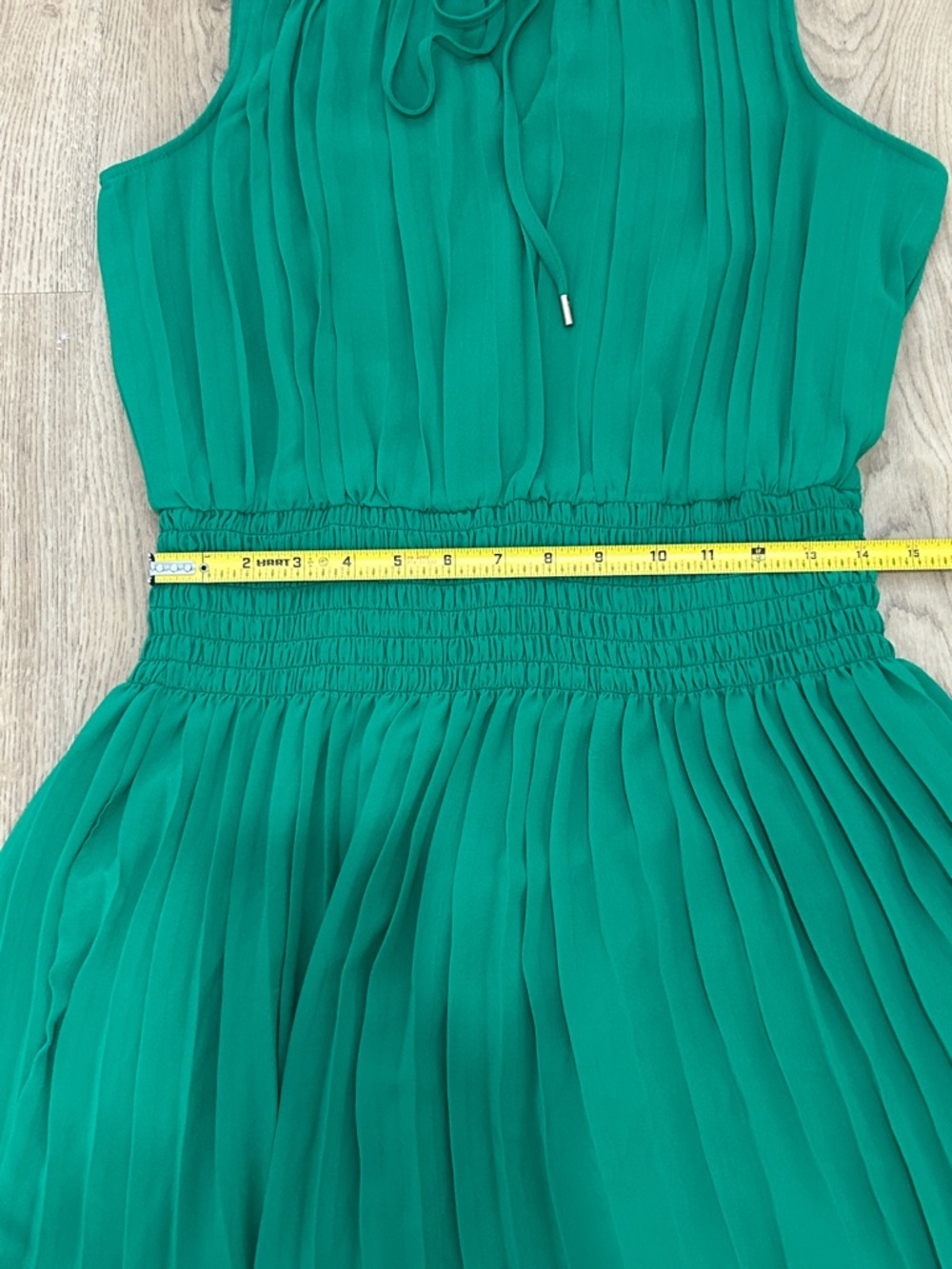 Skies Are Blue Kelly Green Pleated Sleeveless Dress EUC Size Medium - Picture 9 of 10